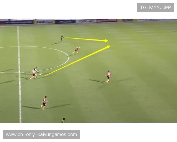 中场精准直塞撕开中路形成致胜球，引发热议被誉为经典配合